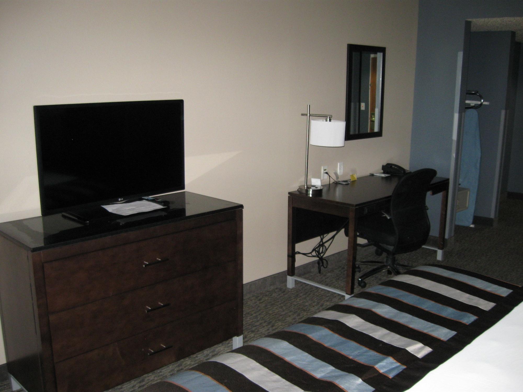 Wingate By Wyndham Fargo Hotel Bagian luar foto