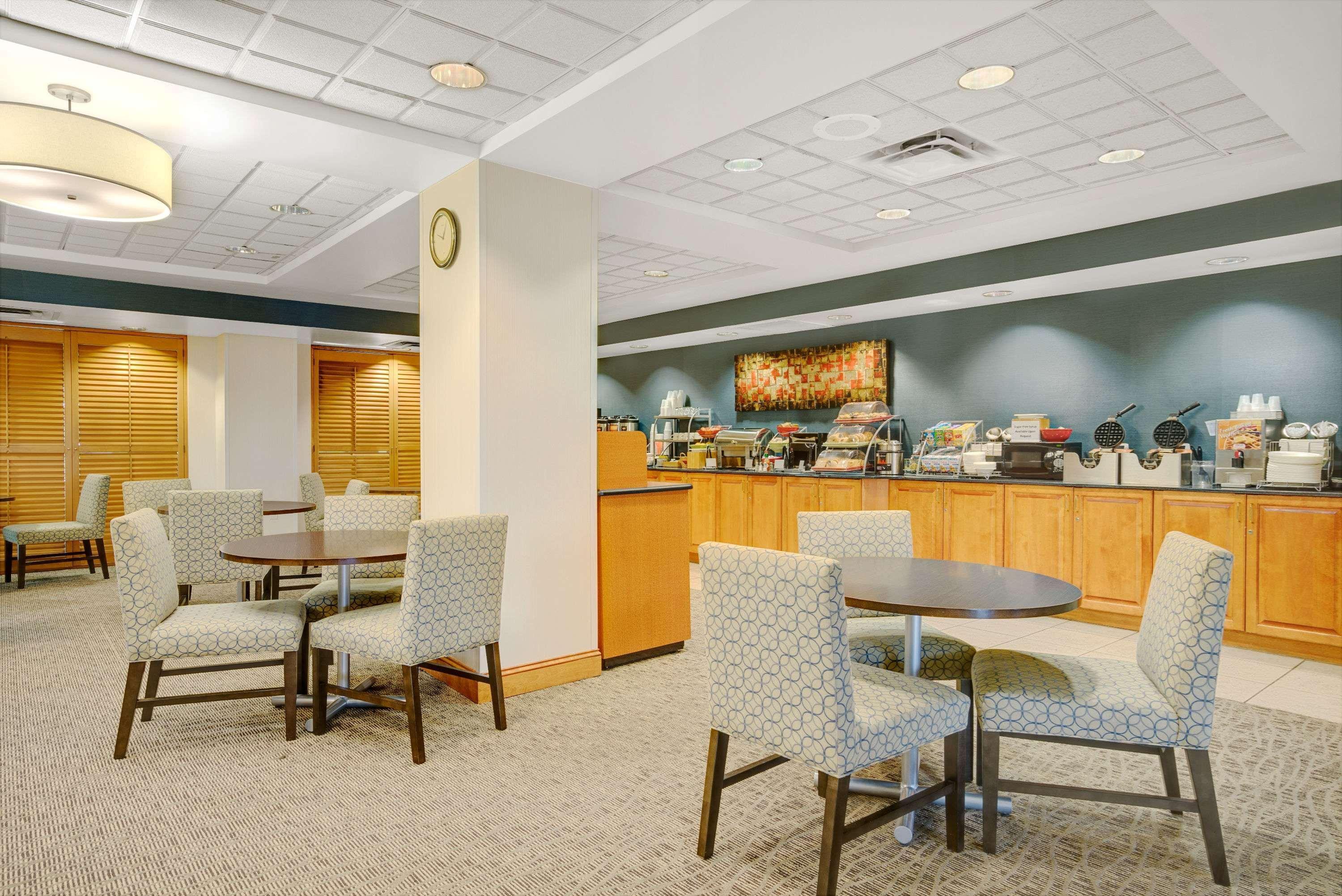 Wingate By Wyndham Fargo Hotel Bagian luar foto