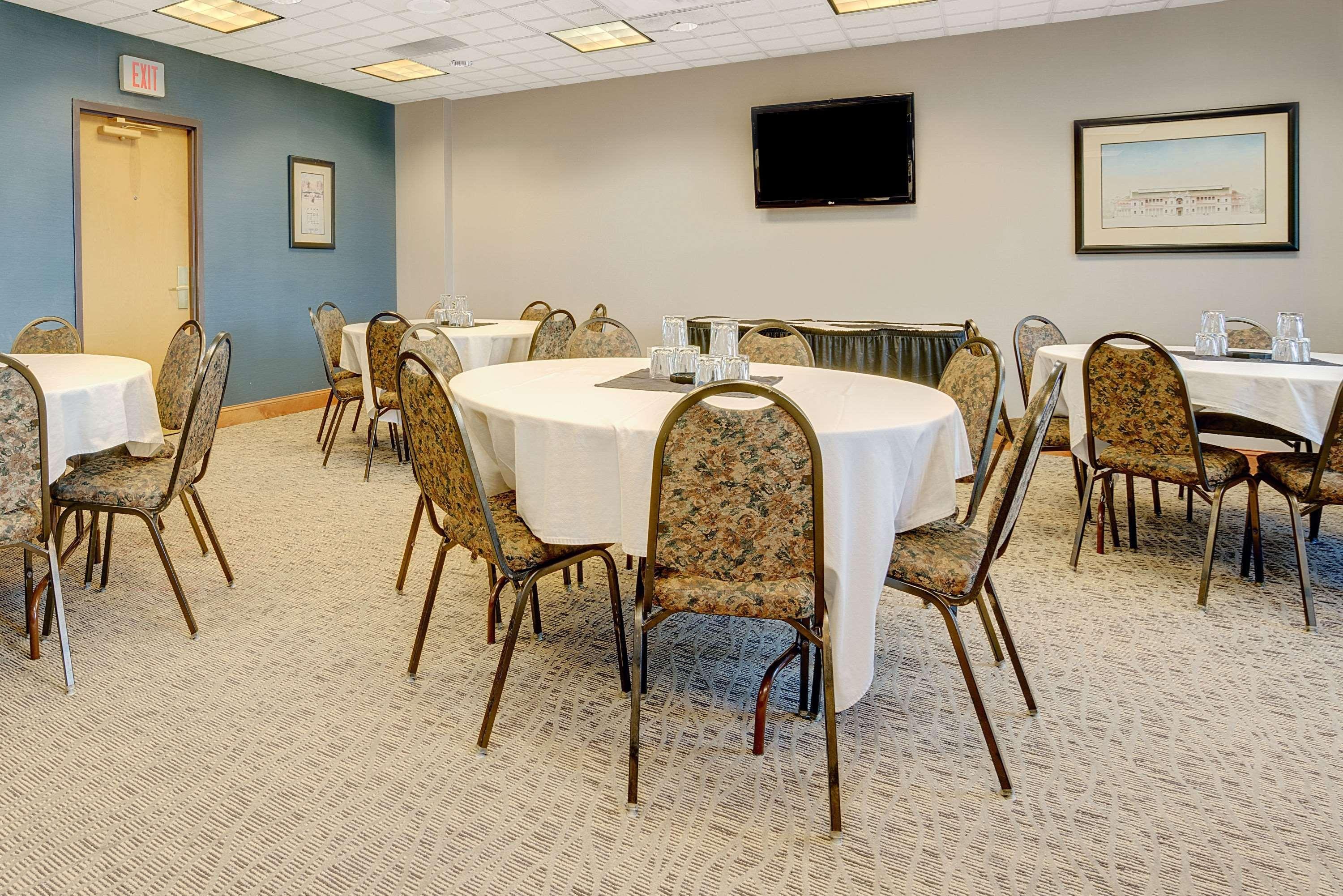 Wingate By Wyndham Fargo Hotel Bagian luar foto